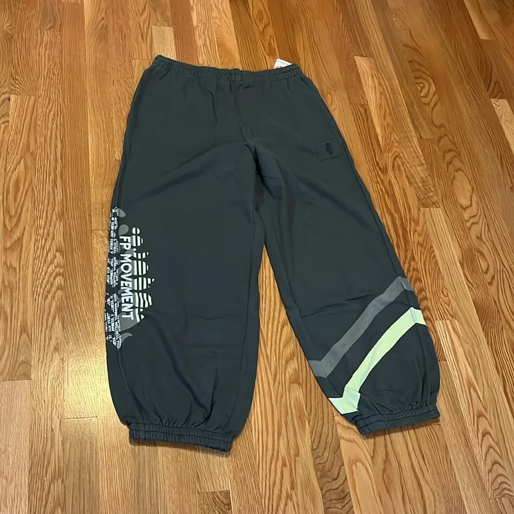 Free People All Star Logo Pants Size Large NWT - Picture 6 of 16